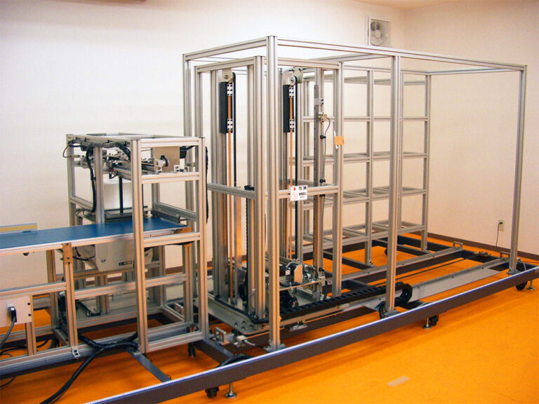 スタッカークレーン（訓練用模型）