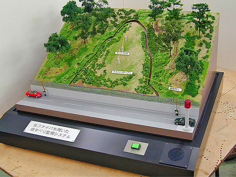 地滑り監視システム模型